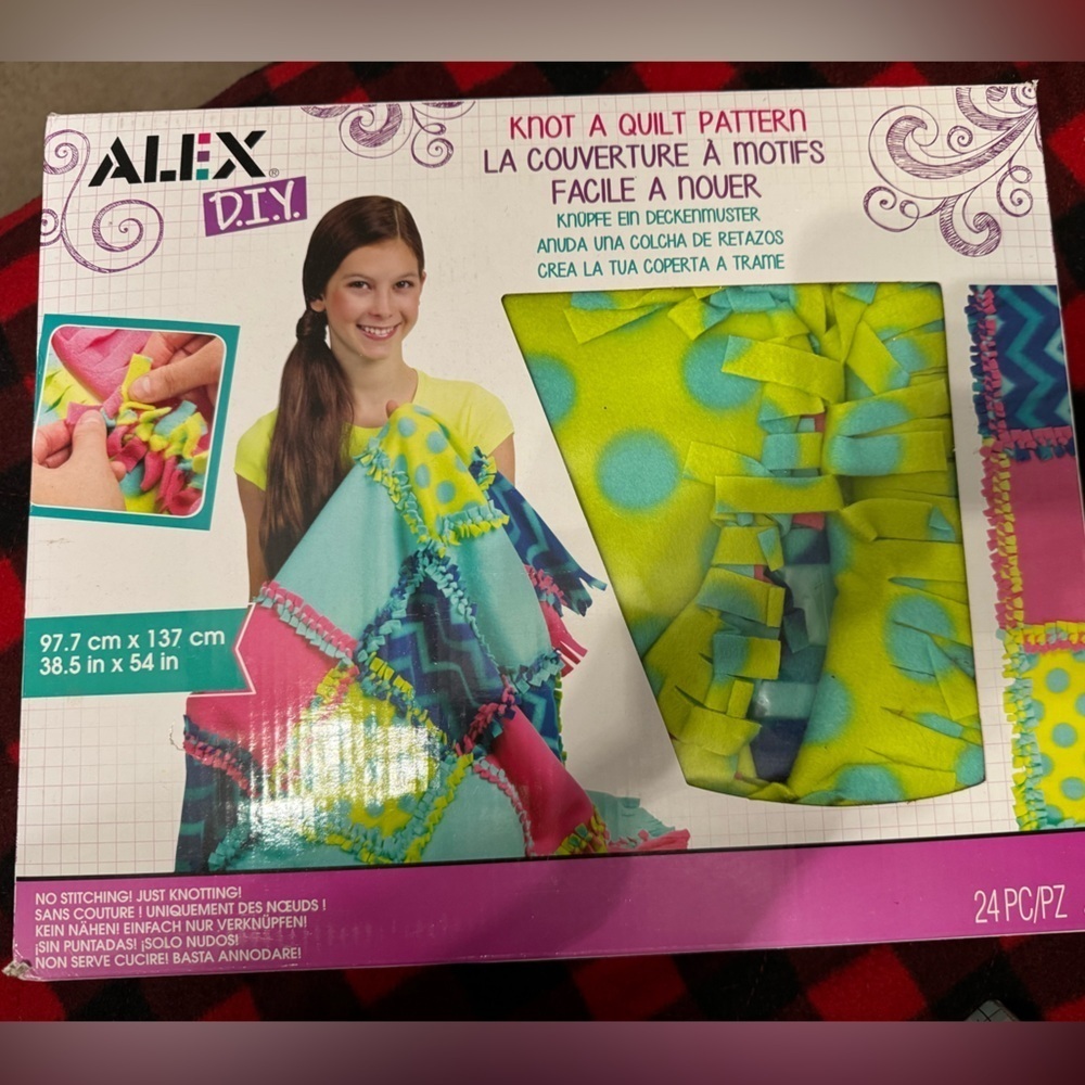 NWT  DIY Knot a Quilt Pattern Kit - Multicolor